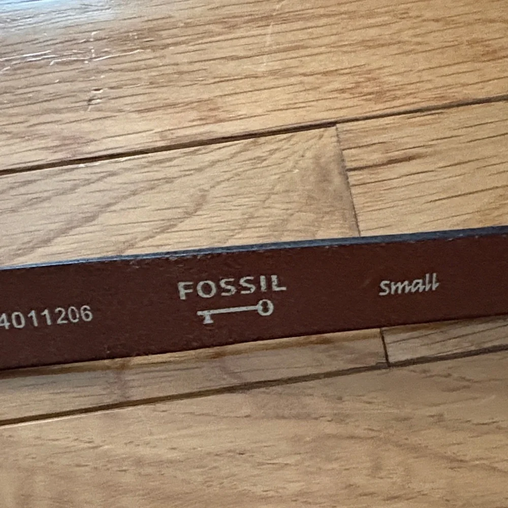 Fossil Brown Leather Belt with Decorative Oval Buckle
